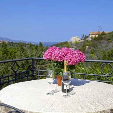Seaside In + Shared Pool Villa *