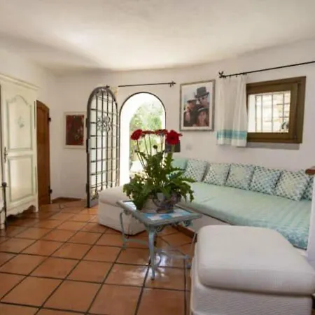 Villa Seaside In + Shared Pool