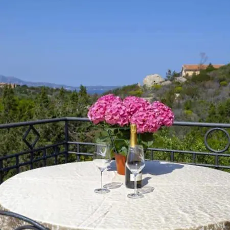 Seaside In + Shared Pool Villa *