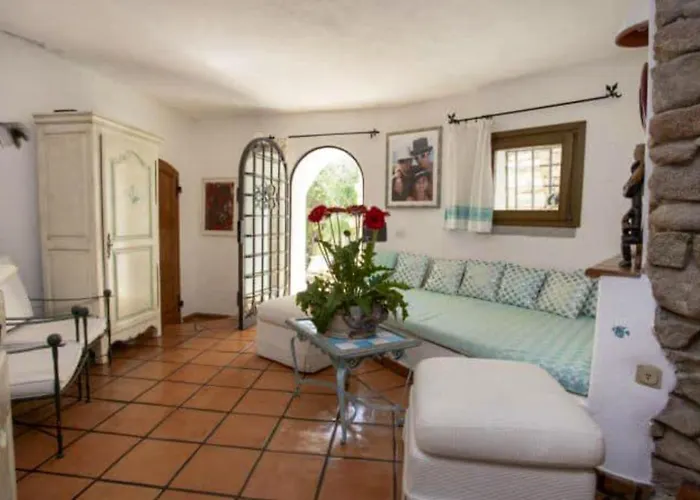 Villa Seaside In + Shared Pool